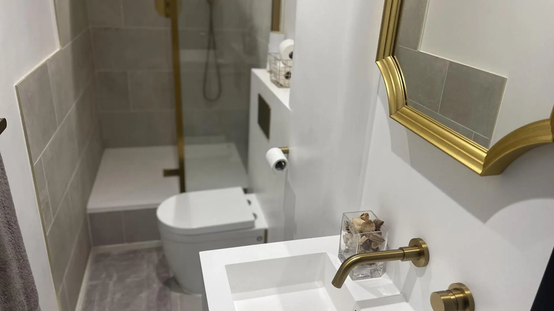 Immaculate 2-Bed Apartment In 런던