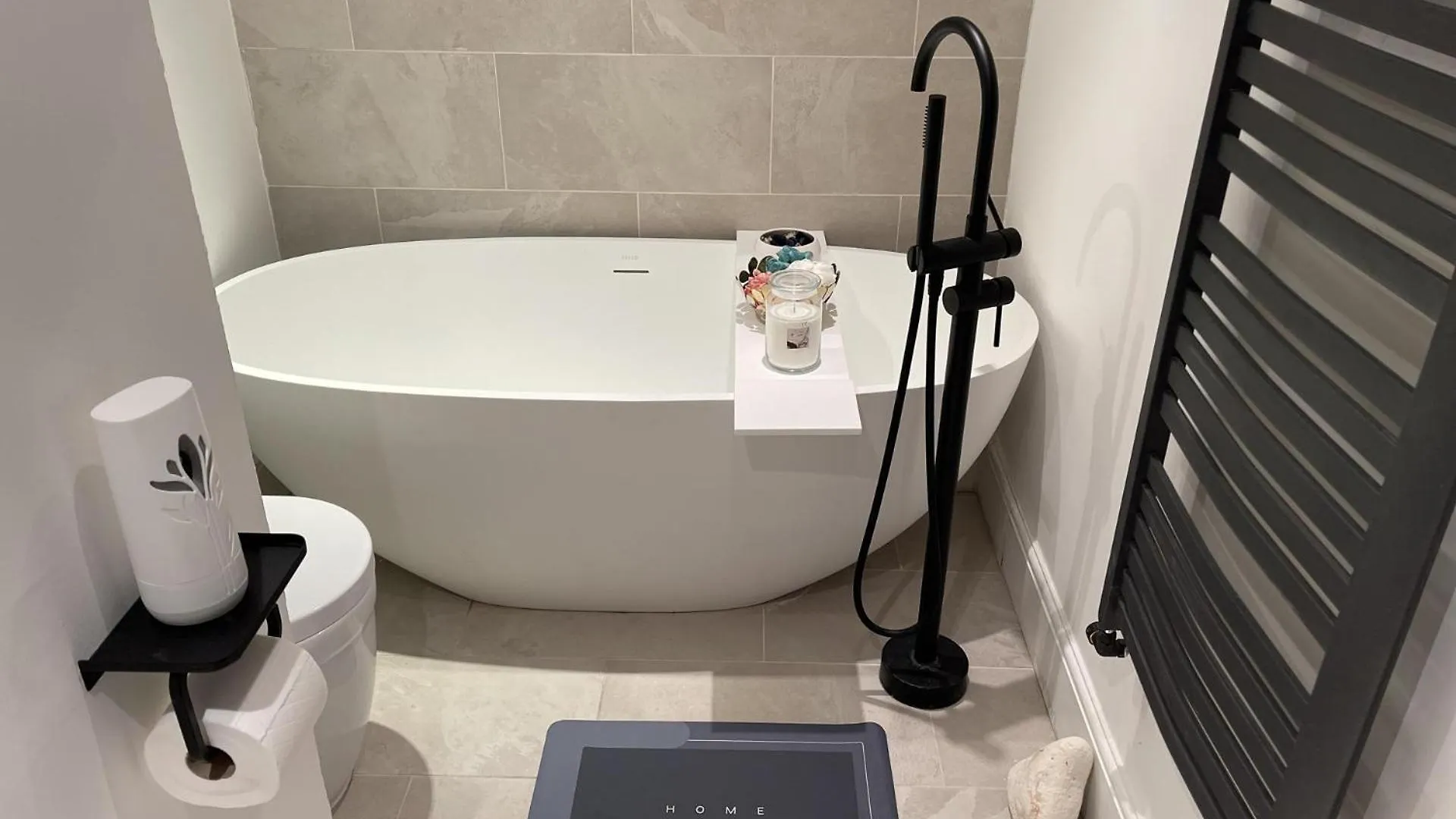 Immaculate 2-Bed Apartment In 런던