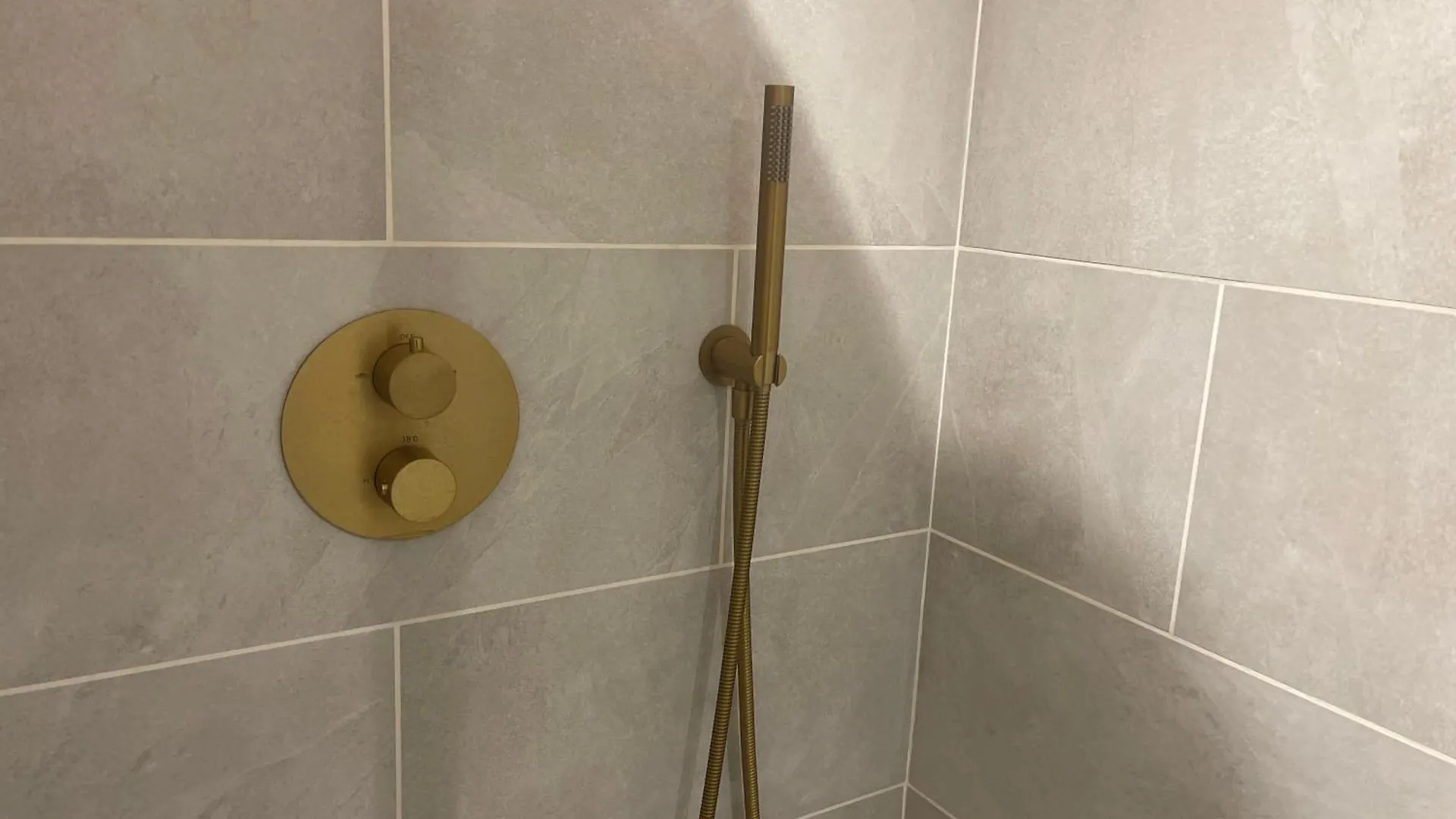 Immaculate 2-Bed Apartment In 런던